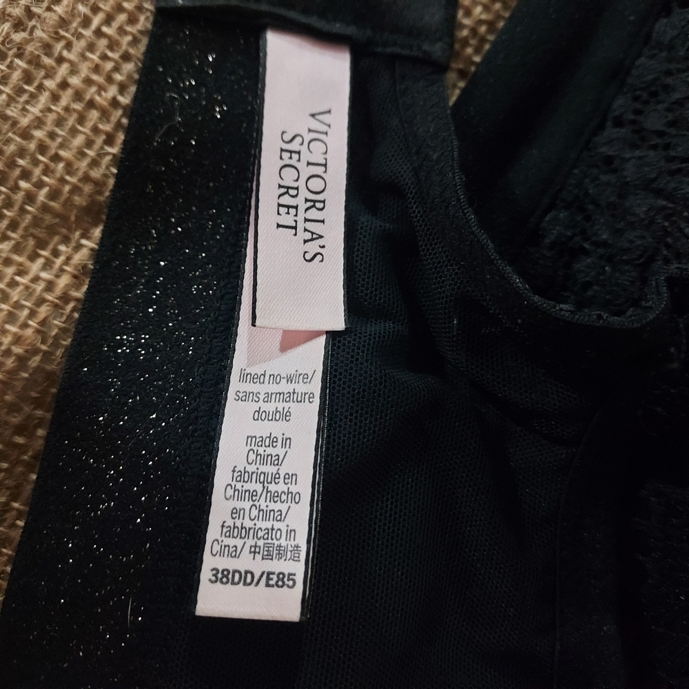 Victoria's Secret Black Lace Push-Up Bra - Picture 6 of 8